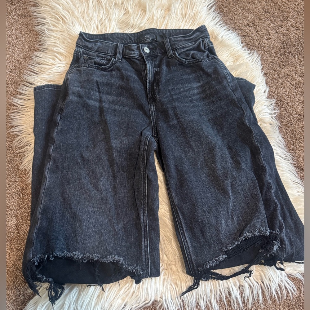 American Eagle Black Jeans
Brand new barely worn,super stretchy and comfortable